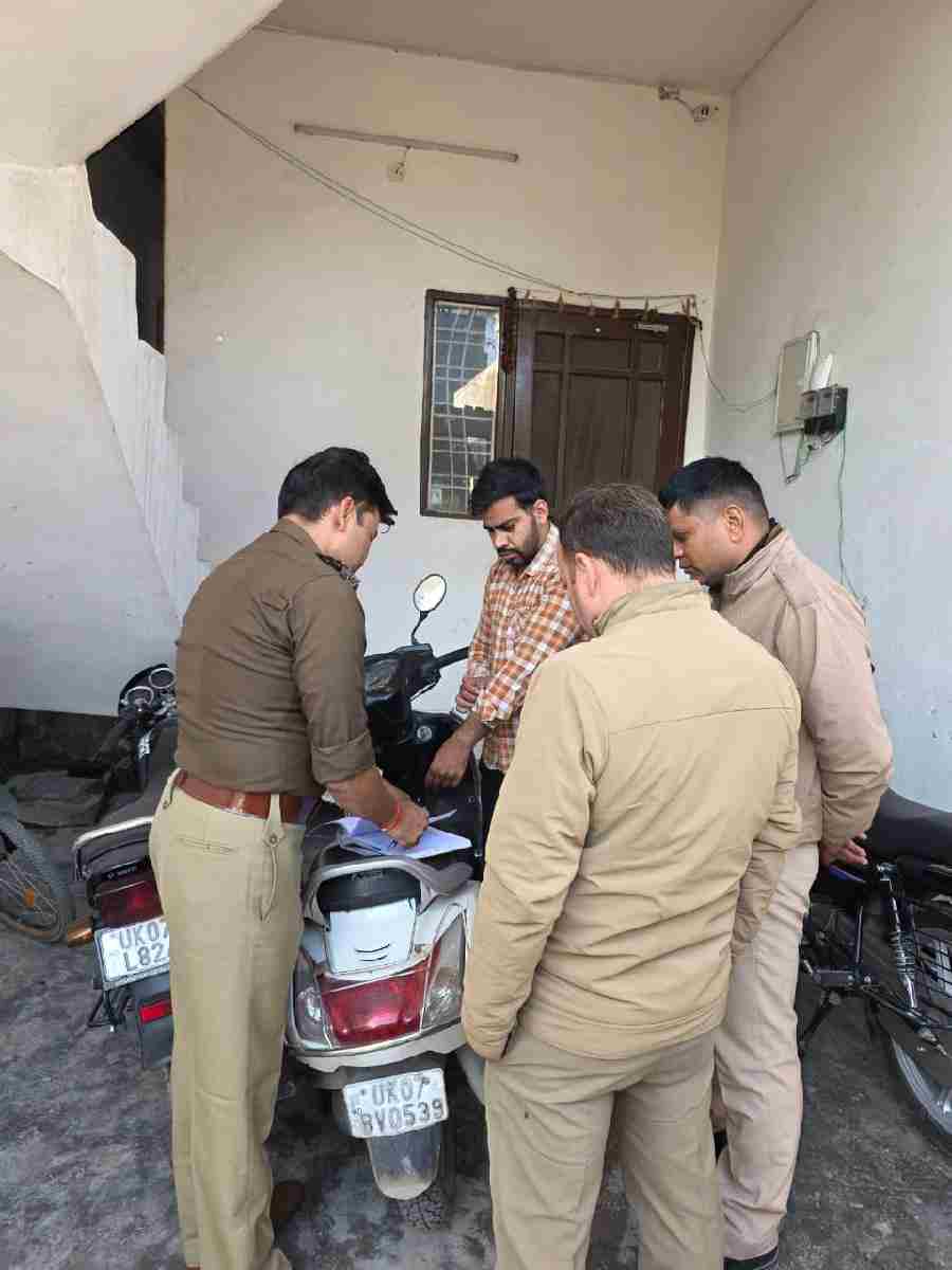 संदिग्धों की तलाश हेतु फिर चला दून पुलिस का सत्यापन अभियान,  पटेलनगर क्षेत्र मे पुलिस द्वारा वृहद स्तर पर चलाया सत्यापन अभियान