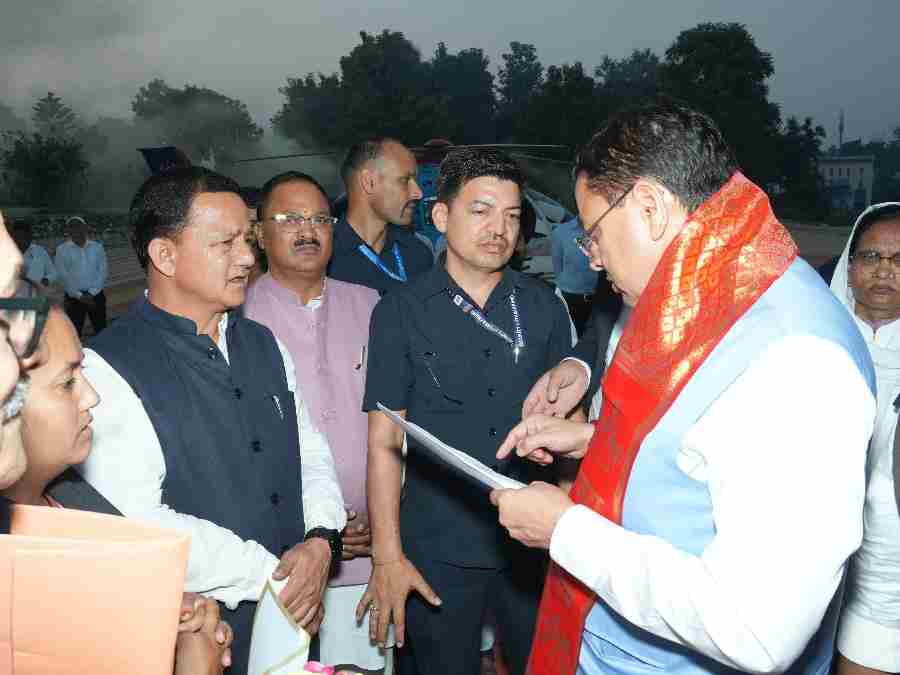 मुख्यमंत्री ने सुनीं जनसमस्याएं, अधिकारियों को दिए त्वरित समाधान के निर्देश