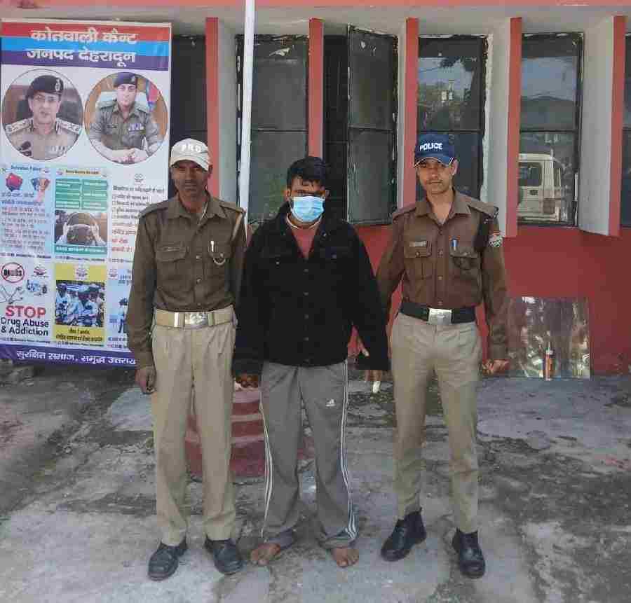 गैंगस्टर एक्ट में लंबे समय से फरार चल रहे 15 हजार रू0 के इनामी अभियुक्त को दून पुलिस ने हिमांचल प्रदेश से किया गिरफ्तार