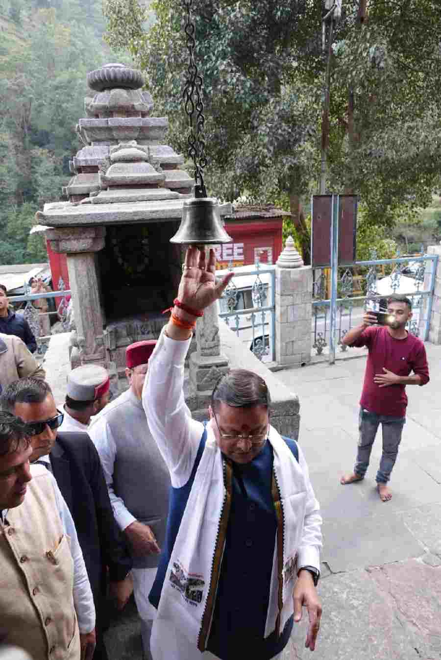 मुख्यमंत्री पुष्कर सिंह धामी ने आदिबद्री मंदिर में की पूजा-अर्चना, प्रदेशवासियों की सुख-समृद्धि की कामना की