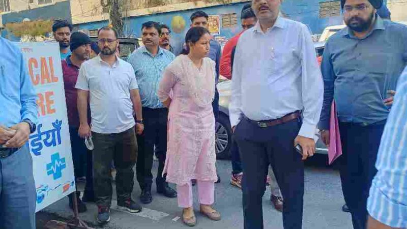 आगामी त्योहारों के दृष्टिगत नगर आयुक्त ने किया शहर की सफाई व्यवस्था का निरीक्षण, लापरवाही पर जताई नाराजगी