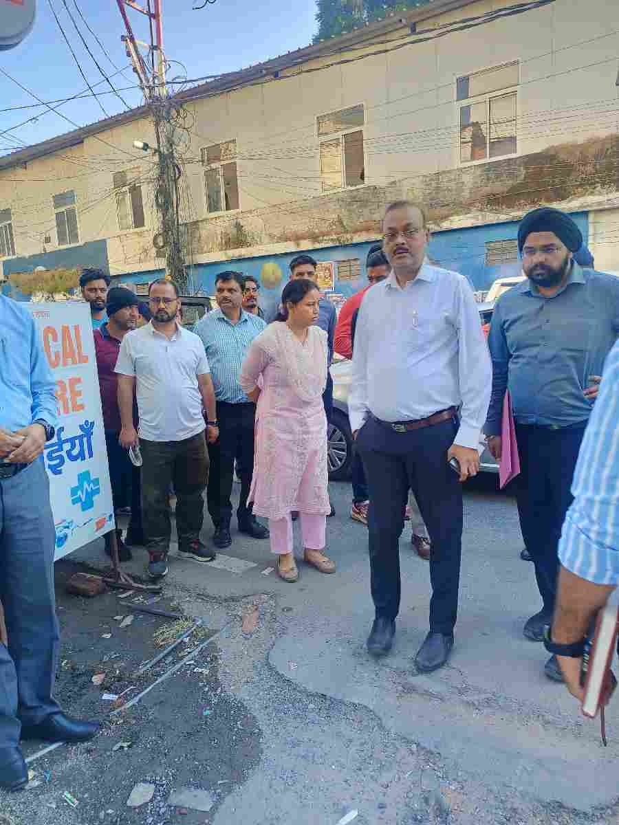 आगामी त्योहारों के दृष्टिगत नगर आयुक्त ने किया शहर की सफाई व्यवस्था का निरीक्षण, लापरवाही पर जताई नाराजगी