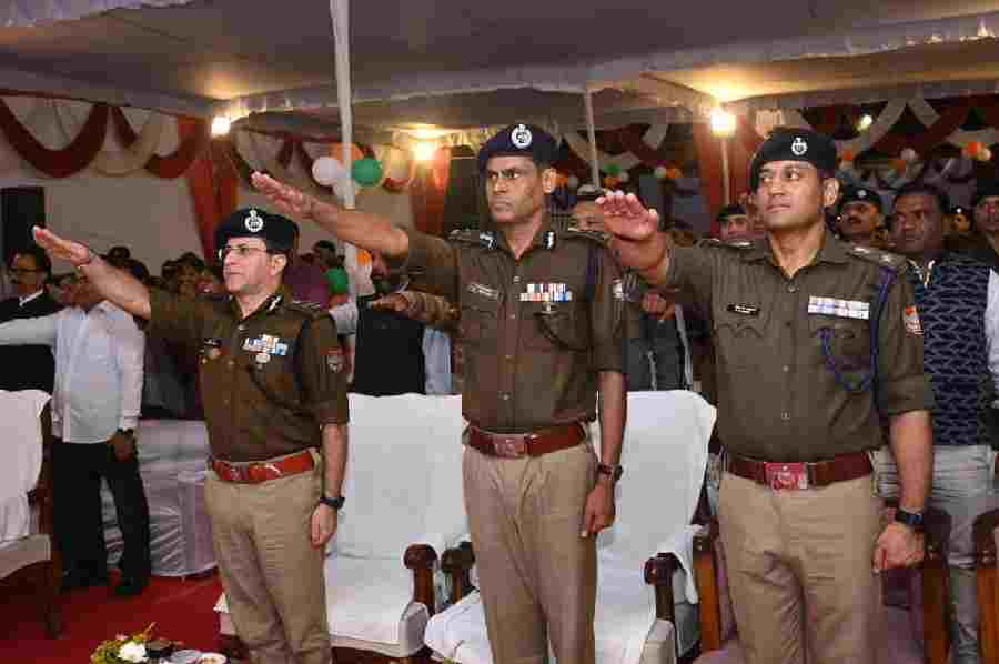 राष्ट्रीय एकता दिवस के अवसर पर गुजरात के एकता नगर में आयोजित एकता परेड 2026 का जनपद के समस्त थानों में किया गया सीधा प्रसारण